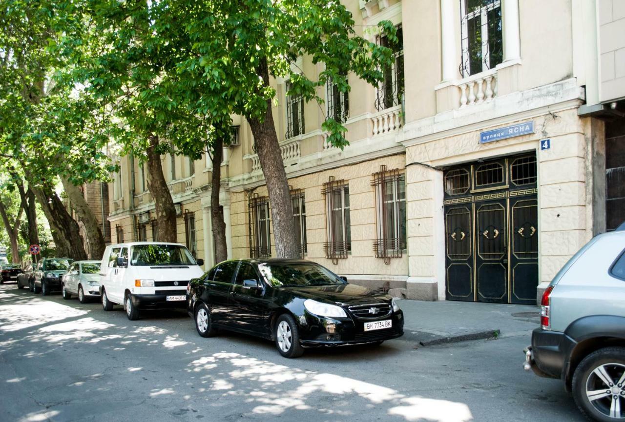 Hostel Uyutniy Dvorik Odesa Exterior photo